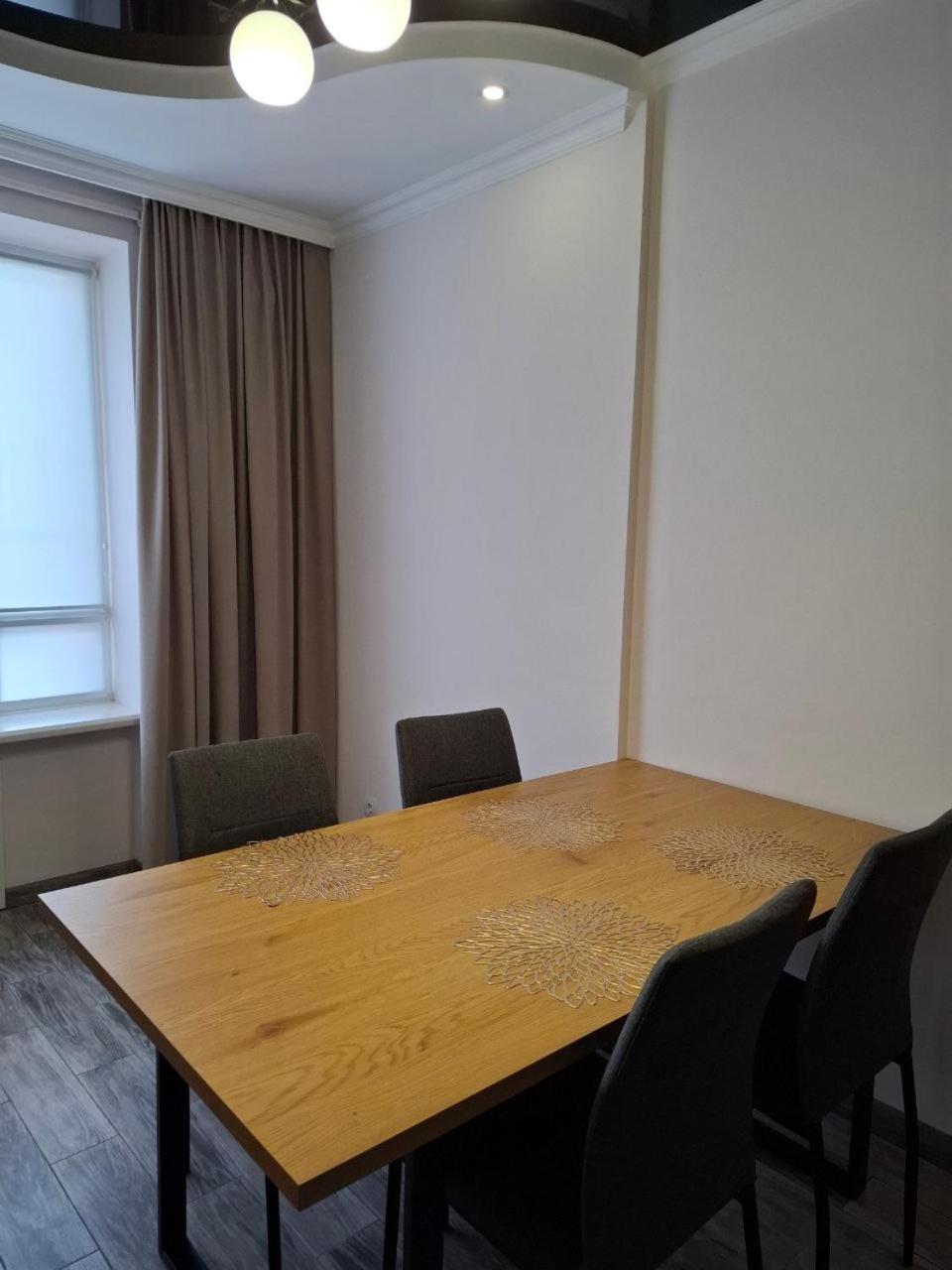 Atlant Luxury Family Apart Поряд З Тц Депот, Безконтактне Заселення 체르니우치 외부 사진